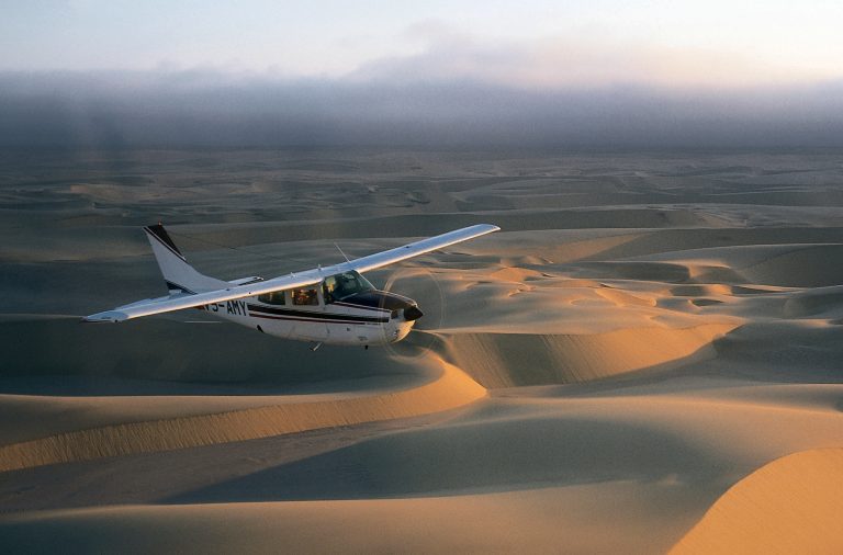 Namibia Flugsafari ueber der Namib Wueste